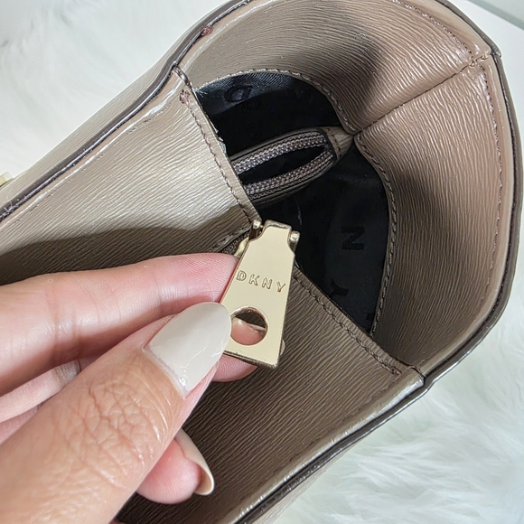 DKNY Taupe Bryant Park Leather Organizer Work Tote w/ Laptop Divider + Dust Bag - Picture 9 of 15